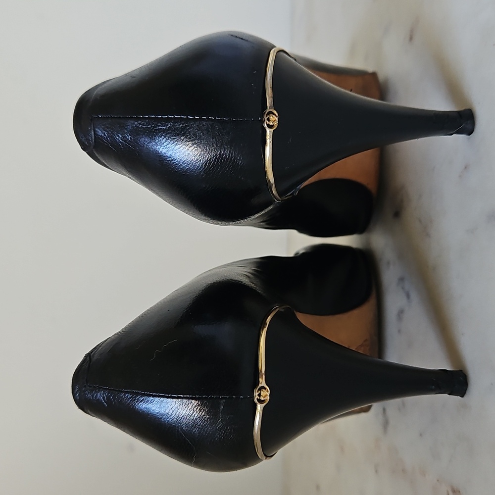 GUCCI: Vintage Black Leather Gucci Logo Heels